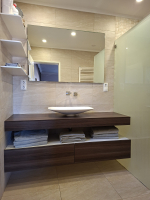 Badkamer van het appartement me AL-verhuurlicentie