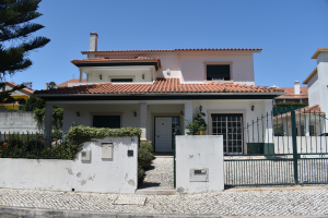 Op te frissen vrijstaande woning in Nadadouro