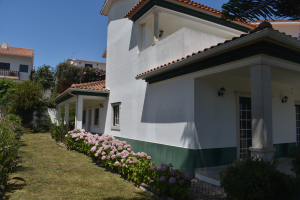 Op te frissen vrijstaande woning in Nadadouro