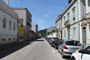 Karaktervolle 2-onder-1kapwoning met B&B potentieel in Alcobaça