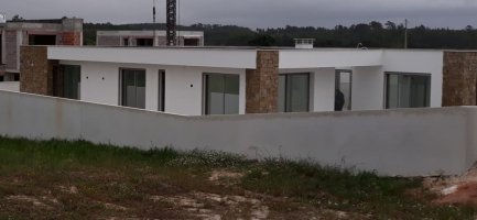Moderne gelijkvloerse woning in Serra de Bouro